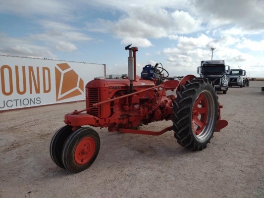 Case DC Tractor w/Lister Toolbar