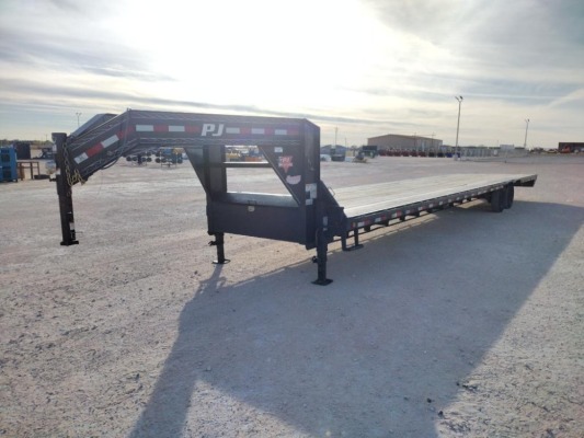 2022 PJ 40Ft x 102" Gooseneck Trailer