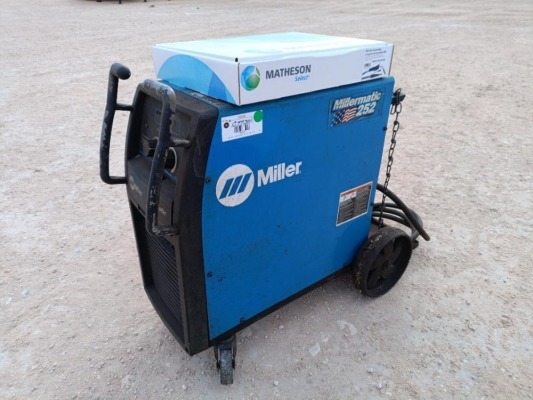 Miller Millermatic 252 Wire Welder w/Mig Gun Assembly