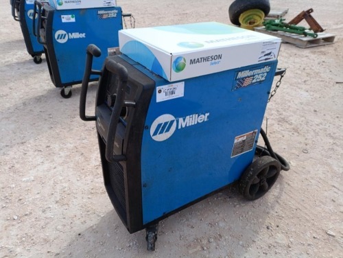 Miller Millermatic 252 Wire Welder w/Mig Gun Assembly