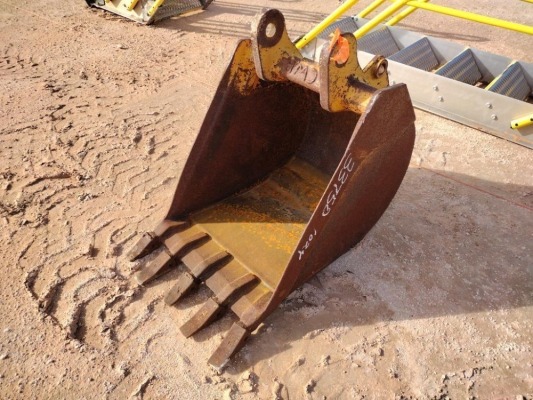 Case 24'' Digging Bucket