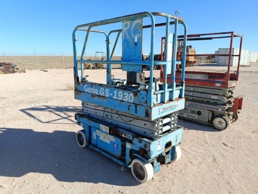 2000 Genie GS-1930 Scissor Lift