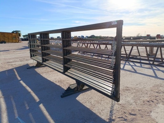 (8) 20Ft x 67'' Free Standing Fence Panels