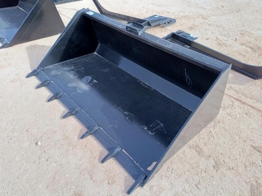 Unused 66Ã¢â‚¬Â Skid Steer Bucket w/Teeth