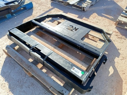 Unused 45'' Skid Steer Fork Frame V2 w/42'' Forks