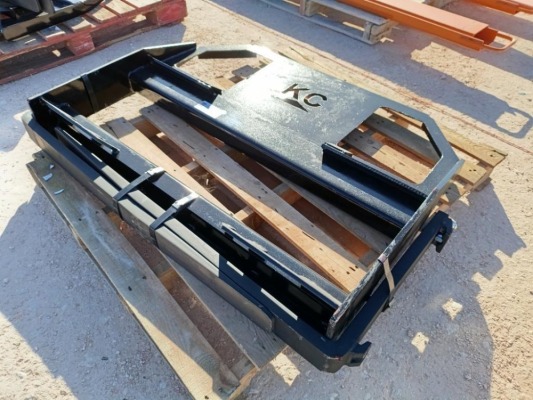 Unused 45'' Skid Steer Fork Frame V2 w/42'' Forks