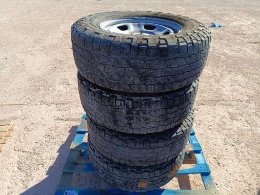 (4) Ford Wheels w/Tires 275/70 R 18