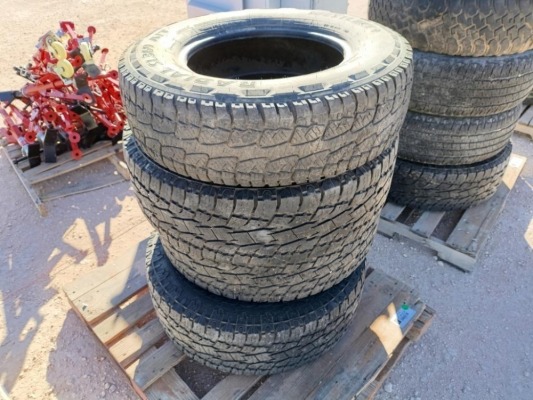 (4) Used Tires 235/80 R 17