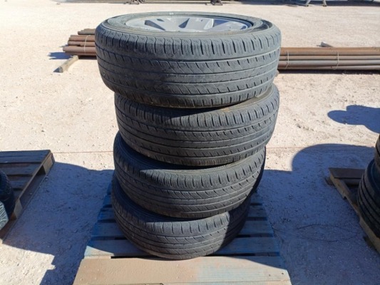 (4) GMC Wheels/Tires 275/55 R 20