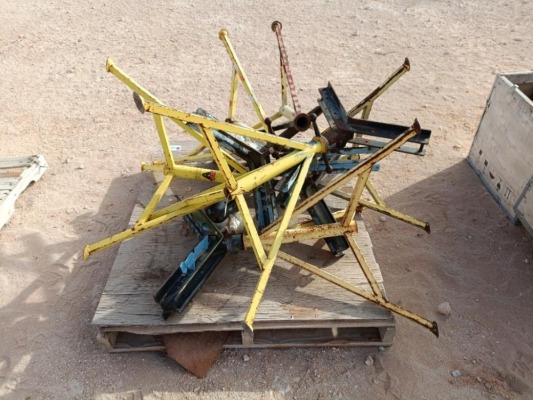 (6) Pipe Stands
