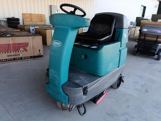 Tennant T7 Fast 28'' Floor Scrubber