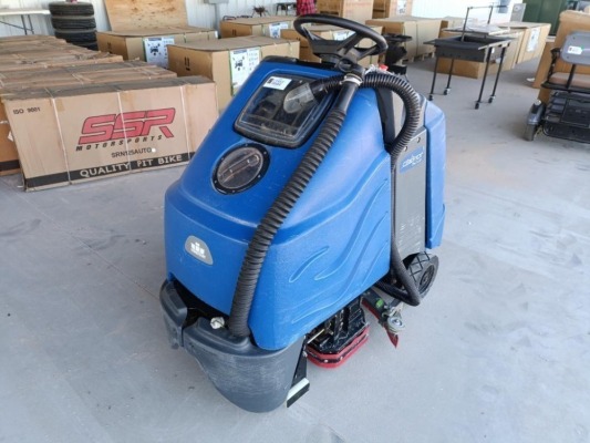 Windsor Chariot iscrub 24'' Floor Scrubber ( Charger Included )