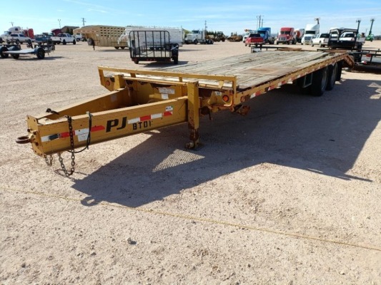 2012 PJ 28Ft Equipment Trailer