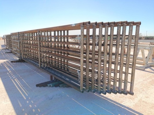 (10) Free Standing 24Ft x Fence Panels (1) w/ 8Ft Gate