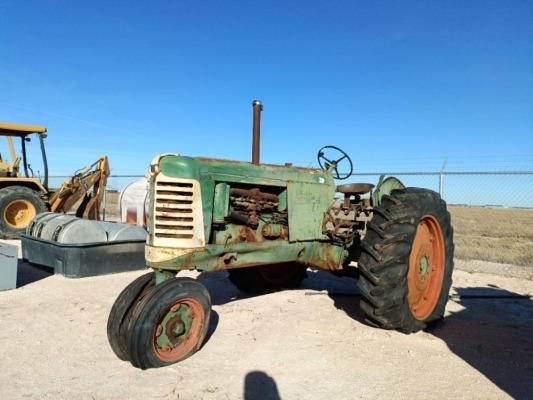 Oliver Row Crop 77 Tractor ( Does Not Run )