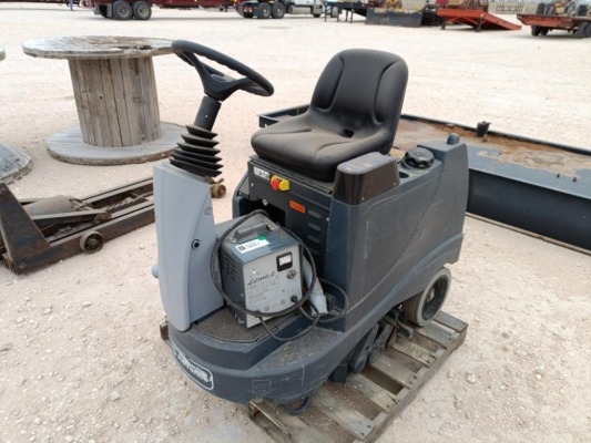 Advance Floor Scrubber