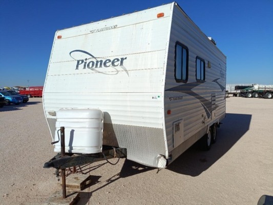 2006 Pioneer Fleetwood Camping Trailer