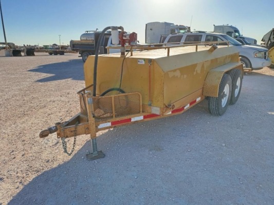1,000 Gallon Fuel Tank Trailer w/Pump
