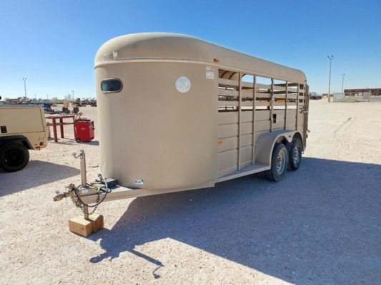 2007 CM Horse Trailer