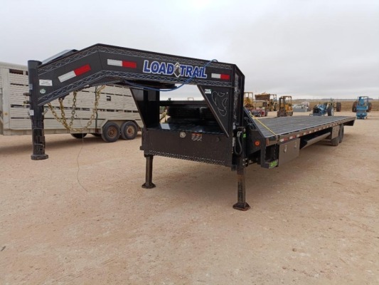 2022 Load Trail Gooseneck Trailer w/Hydraulic Jacks