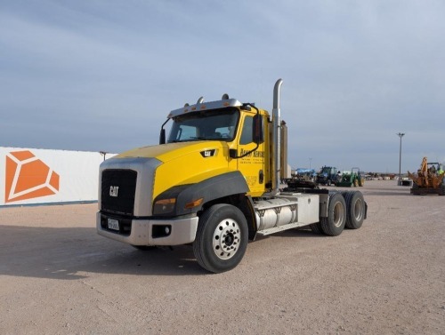 2013 Cat CT660 Day Cab Semi Truck