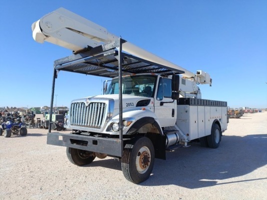 2011 International 7300 Bucket Truck ( Does Not Run )