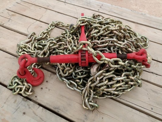 (5) 20ft Chains (1) Ratchet Binder