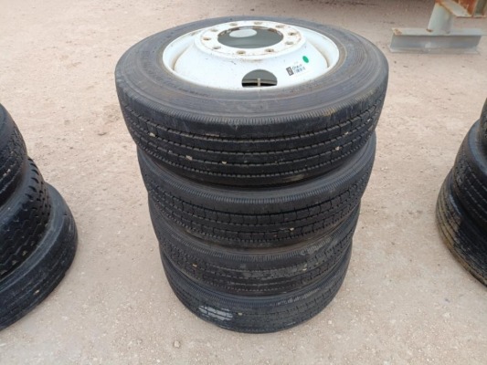 (4) Truck Wheels/Tires 255/70 R 22.5