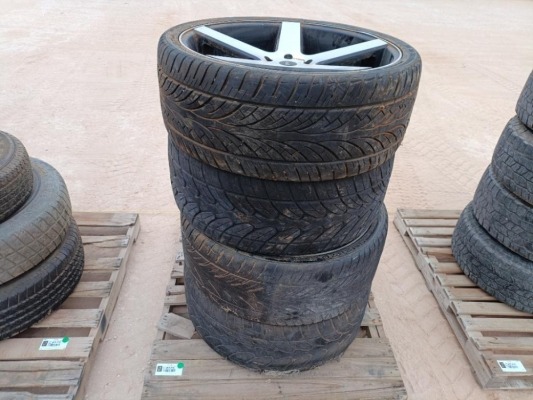 (4) Dodge Wheels w/Tires 305/30 ZR 26
