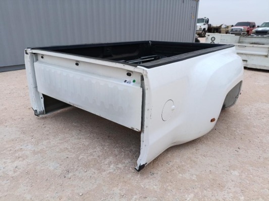 2015 GMC Dually Bed