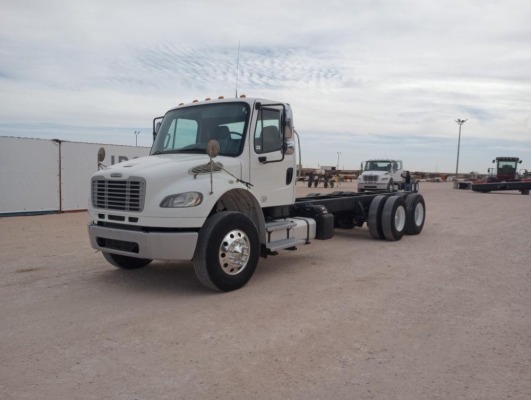 2015 Freightliner Cab & Chassis Truck