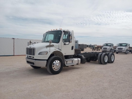 2015 Freightliner Cab & Chassis Truck