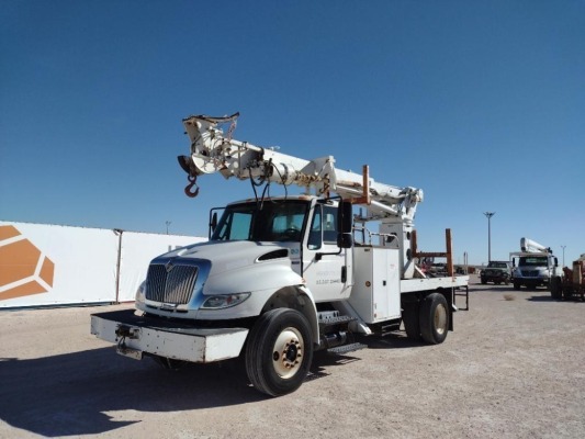 2011 International DuraStar 4300 Digger Derrick Truck
