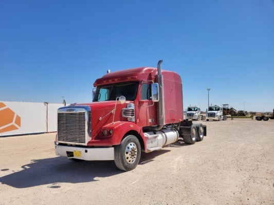2013 Freightliner 122SD Truck Tractor