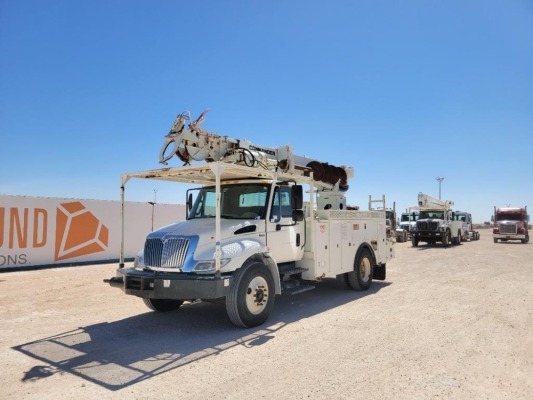 2014 International DuraStar 4300 Digger Derrick Truck