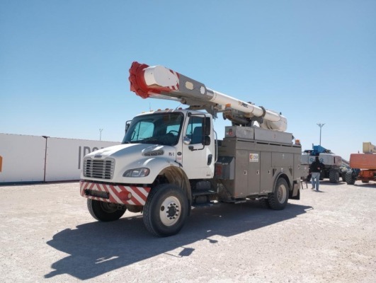 2007 Freightliner Business Class M2 Bucket Truck