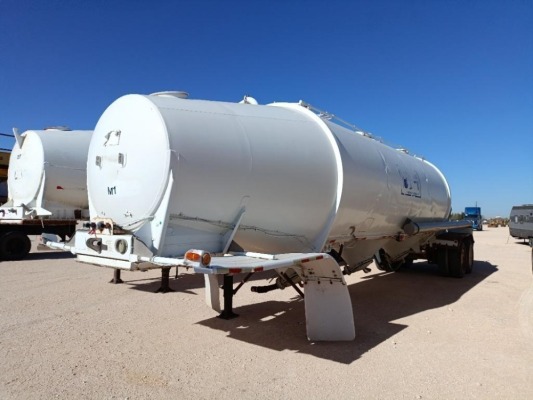 1972 Fruehauf Pneumatic Bulk Trailer