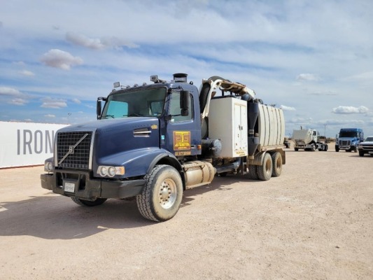 2008 Volvo Hydrovac Truck