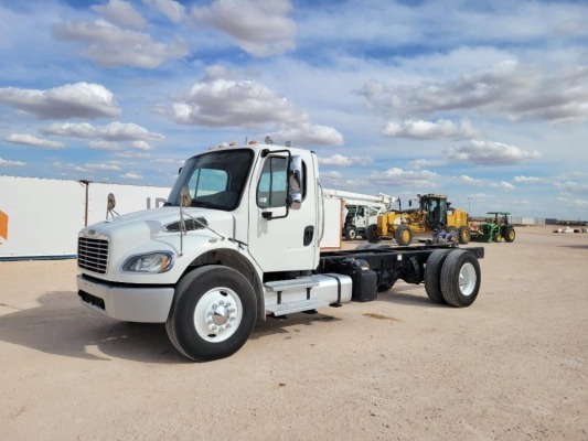 2014 Freightliner M2 106 Cab & Chassis Truck