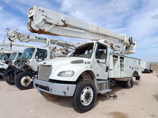 2018 Freightliner Bucket Truck ( Parts Only )