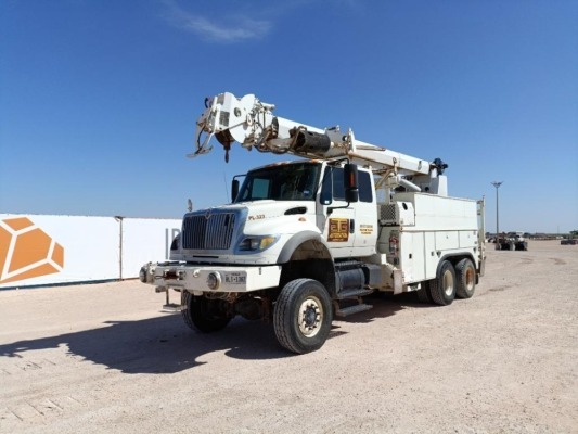 2007 International 7600 Digger Derrick Truck