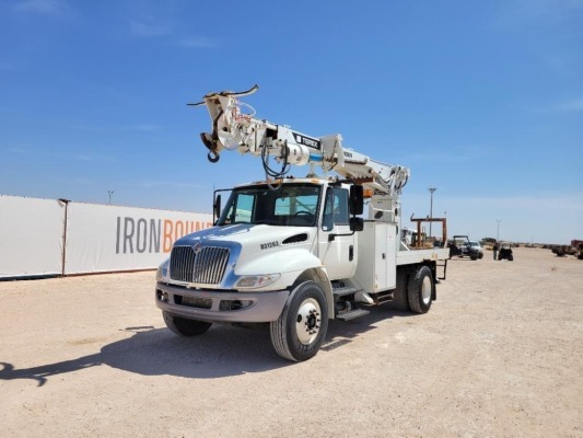 2015 International 4300 Digger Derrick Truck