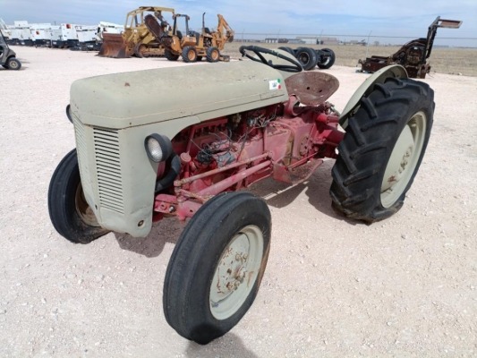 Ferguson Tractor (Does Not Run)
