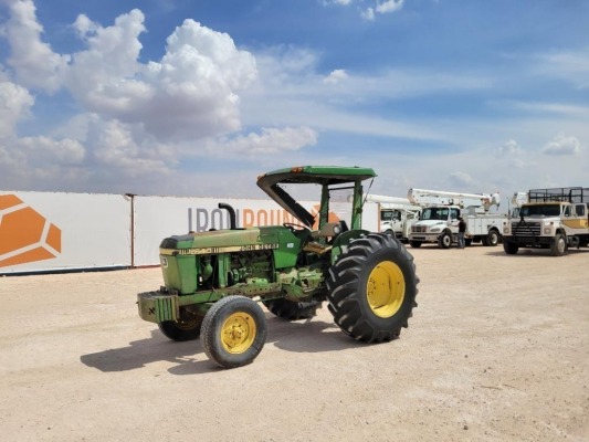 John Deere 2640 Tractor