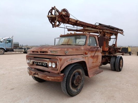 GMC 4000 Truck w/Sanderson Cyclone 42 Cable Tool Rig