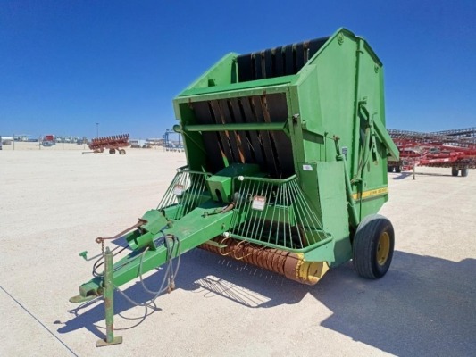 John Deere 510 Round Bale Baler