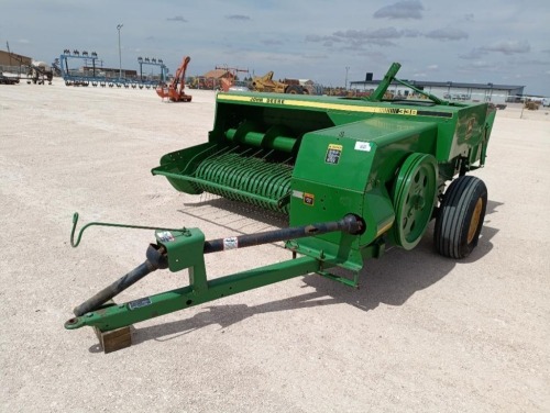 John Deere 338 Square Baler