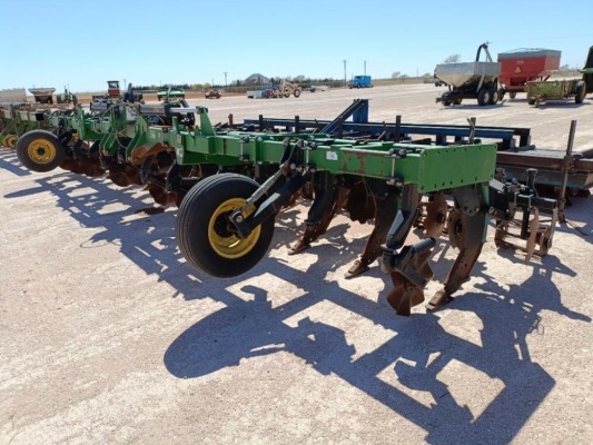 Unverferth 310 12 Row Strip-Tillage Ripper