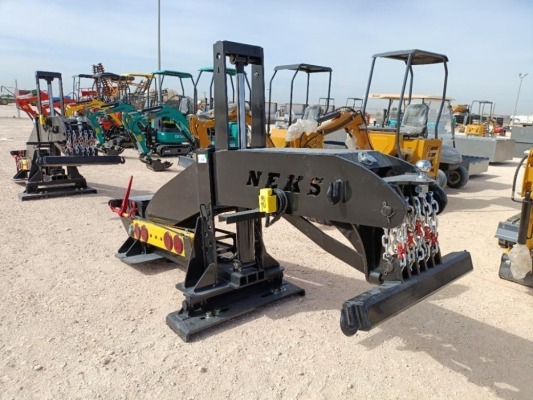 Unused 2025 NEKS Hydraulic Wrecker Towing Boom w/Light Bar