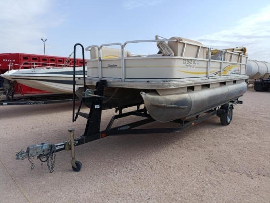 Sun Tracker Pontoon w/Trailer